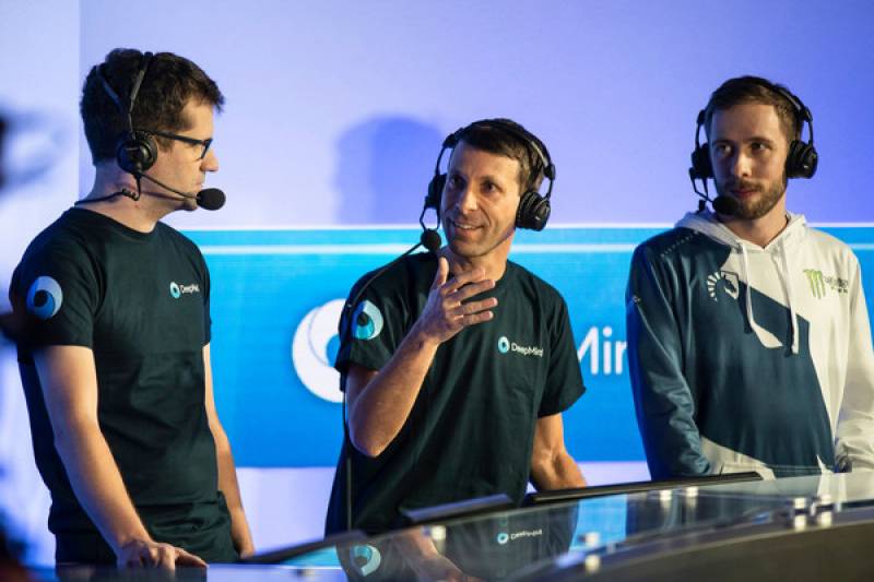 Esta inteligencia artificial juega a StarCraft II mejor que el 99,8% de la gente 2