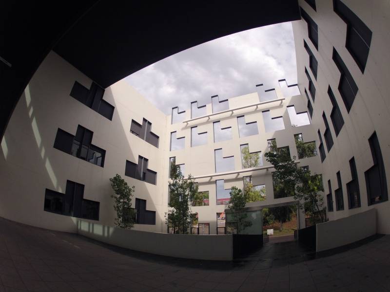El Instituto Catalán de Nanociencia y Nanotecnología inaugura su nuevo edificio en Bellaterra