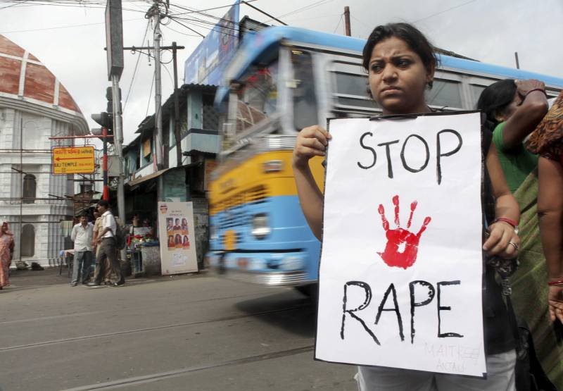 Mujeres protestan en Calcuta (India), contra de un nuevo caso de violación. / Piyal Adhikary (Efe)