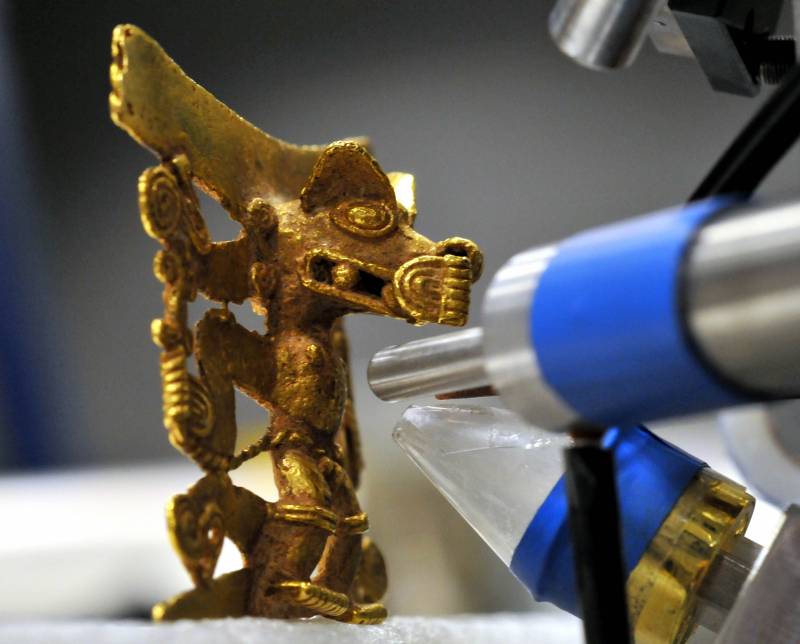 Expertos internacionales investigan el oro precolombino del Museo de América de Madrid 