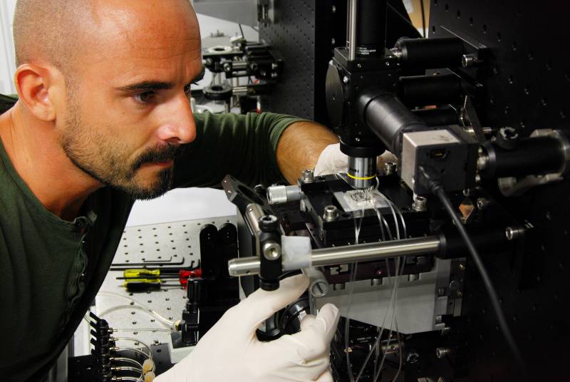  La 'International Commission for Optics' premia a un investigador del ICFO