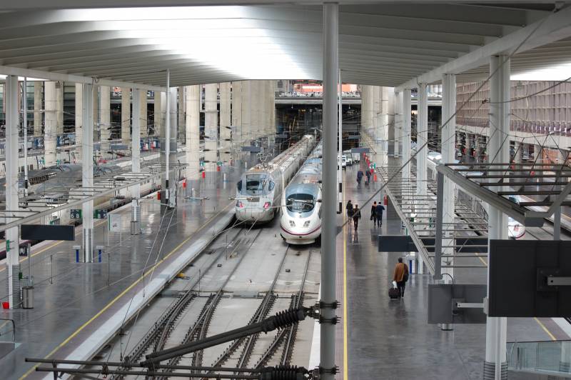 Interior de la estación de Atocha del AVE (Madrid)
