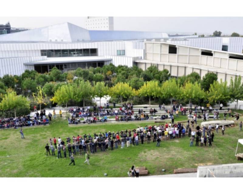 Reproducen la construcción de un menhir de 13.5 toneladas en el Parque de las Ciencias