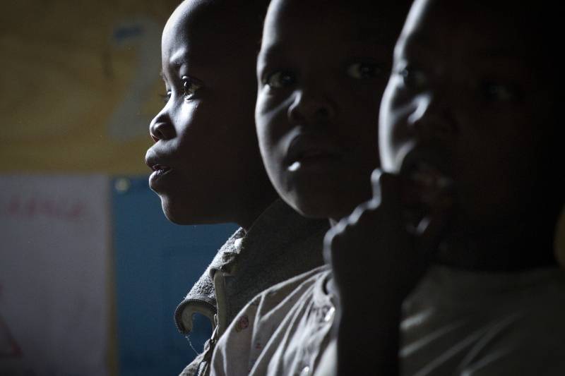 El gasto militar de seis días financiaría el déficit anual de educación básica en el mundo