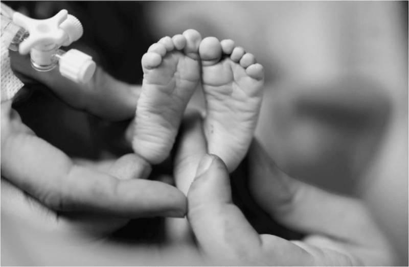 Pies de un niño pequeño