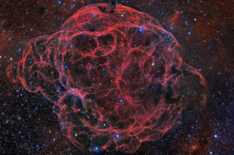 Imagen de Simeis 147 (también conocido como Sharpless 2-240 y, en ocasiones, como Nebulosa Espagueti), obtenida con el astrógrafo remoto de la Unidad de Comunicación y Cultura Científica (UC3), del Instituto de Astrofísica de Canarias (IAC), desde el Obse