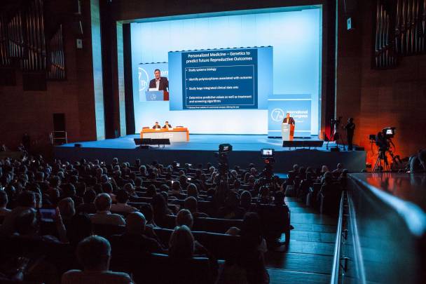 Ponencia durante 7º Congreso Internacional del IVI en Bilbao / IVI