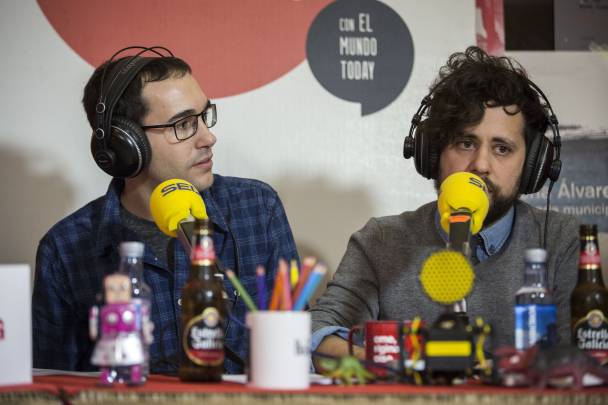 Xavi y Kike, durante la grabación de su programa de radio. / Sinc