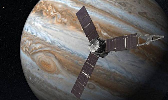 Representación artística de la nave Juno sobrevolando Júpiter. / NASA/JPL-Caltech