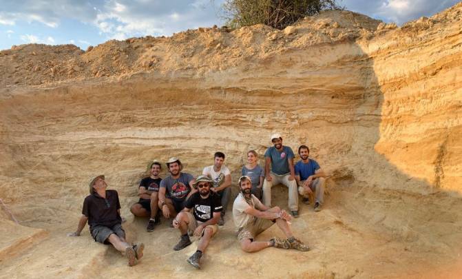 Algunos de los miembros del equipo de excavación en el yacimiento de Algora. / Grupo de Biología Evolutiva de la UNED