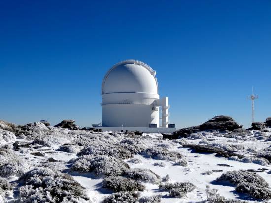 Cúpula del telescopio de 3,5 m en el Observatorio de Calar Alto donde está instalado el instrumento Carmenes. / Pedro Amado / Marco Azzaro / IAA/CSIC