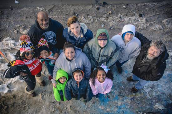 LeeAnn Walters con miembros de su comunidad en Flint. / Goldman Environmental Prize