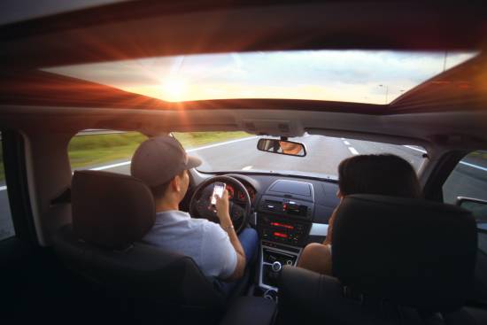 El 10% de los conductores que han perdido puntos ha sido por utilizar el teléfono móvil o dispositivos de sonido mientras conducía. Imagen: Pexels