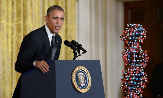 En 2015, el presidente de EE UU Barack Obama anunció su plan de invertir 215 millones de dólares en investigación para la medicina de precisión, que permite seleccionar el tratamiento más efectivo para cada paciente según su perfil genético. Imagen: Olivier Douliery/ABACAUSA.COM/lafototeca.com