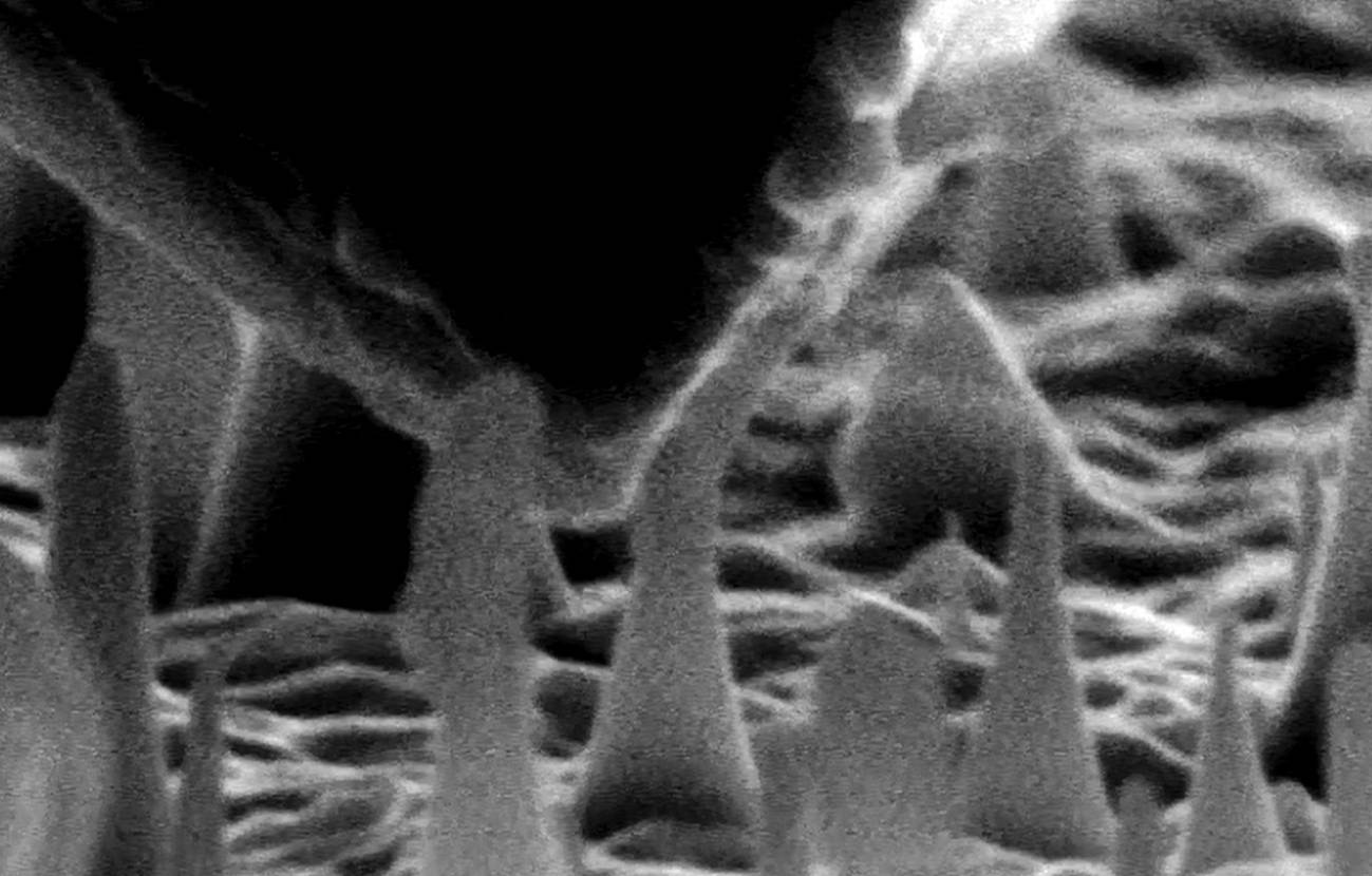Cómo doblar una ‘nanoaguja’ de diamante