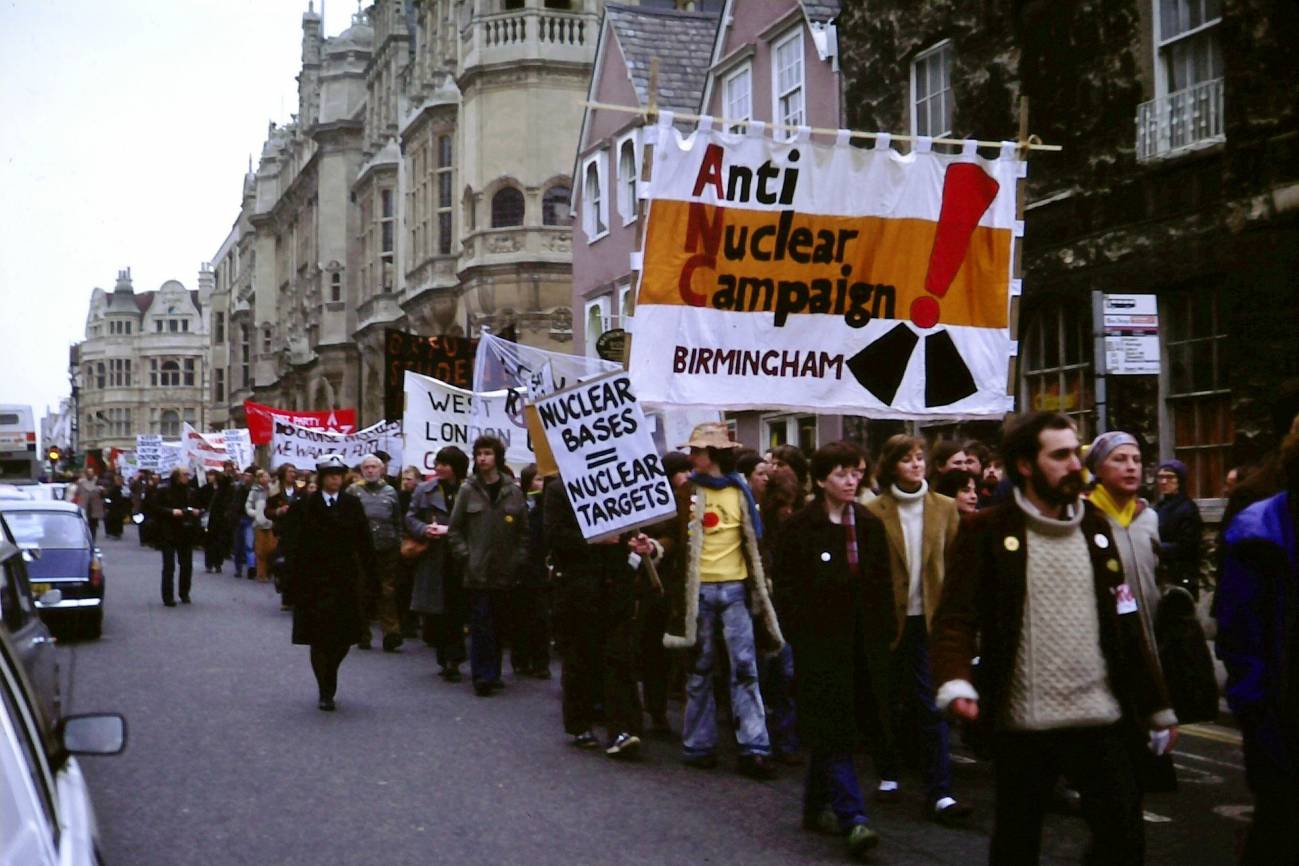 Manifestación en 1980 por el desarme en Inglaterra. / Kim Traynor