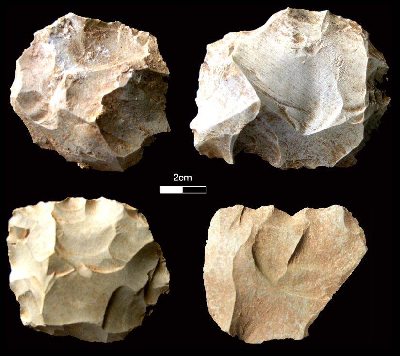 Herramientas de piedra encontradas en el sitio de Dhaba que se corresponden con los niveles de súper erupción volcánica de Toba. Aquí se muestran los tipos de diagnóstico del núcleo paleolítico medio. / Chris Clarkson
