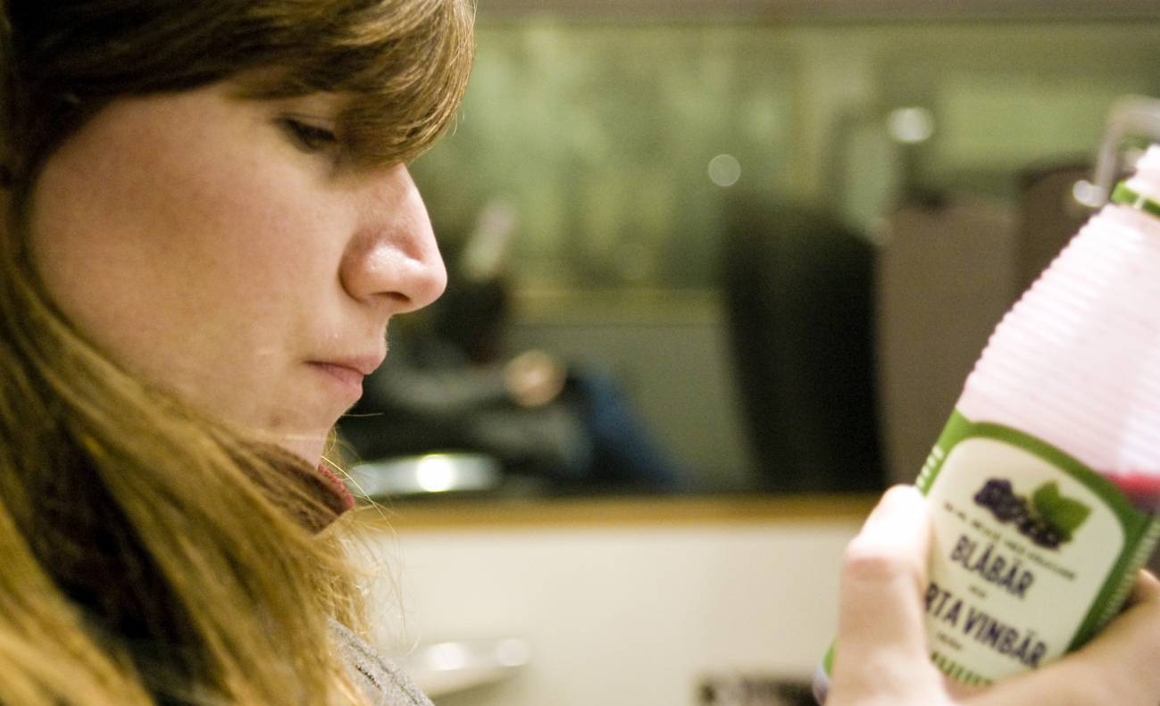 Por sexos, el 58% de los hombres lee habitualmente o siempre la información presentada en las etiquetas nutricionales, mientras que este porcentaje se incrementa hasta el 74% en las mujeres. Imagen: Tavallai 