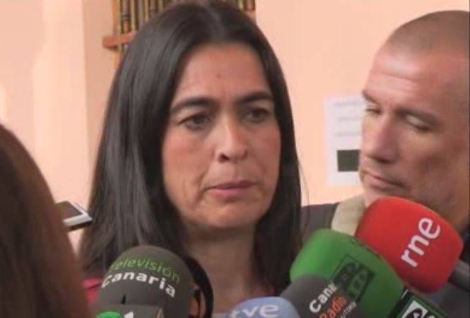 El buque con el robot submarino ha partido hacia el pesquero hundido