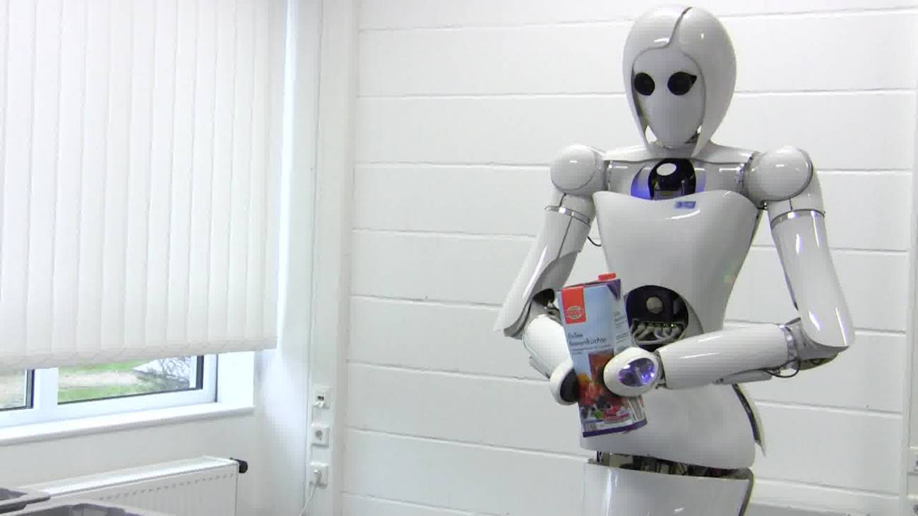 Una humanoide lee etiquetas RFID