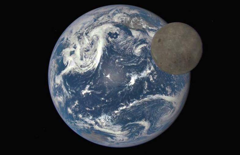 Vista única del paso de la Luna por delante de la Tierra