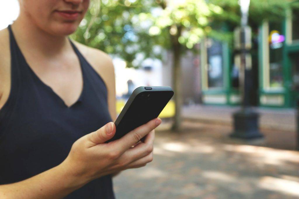 Los adolescentes con baja autoestima son más adictos al móvil