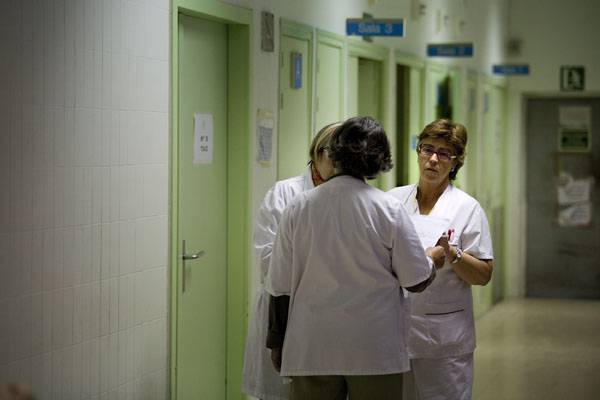 Los profesionales médicos no tienen suficiente información sobre la mutilación genital femenina