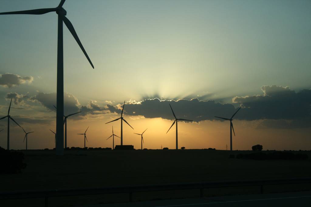 Proponen un nuevo modelo energético español con 100% de electricidad renovable para 2030