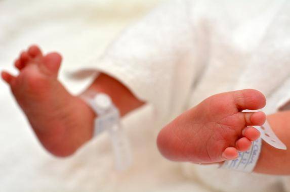 Tratar en los tres primeros meses a los nacidos con VIH reduce su carga viral