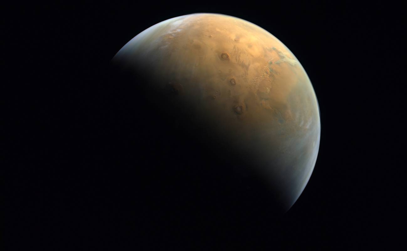 Primera imagen de Marte enviada por la sonda árabe Hope