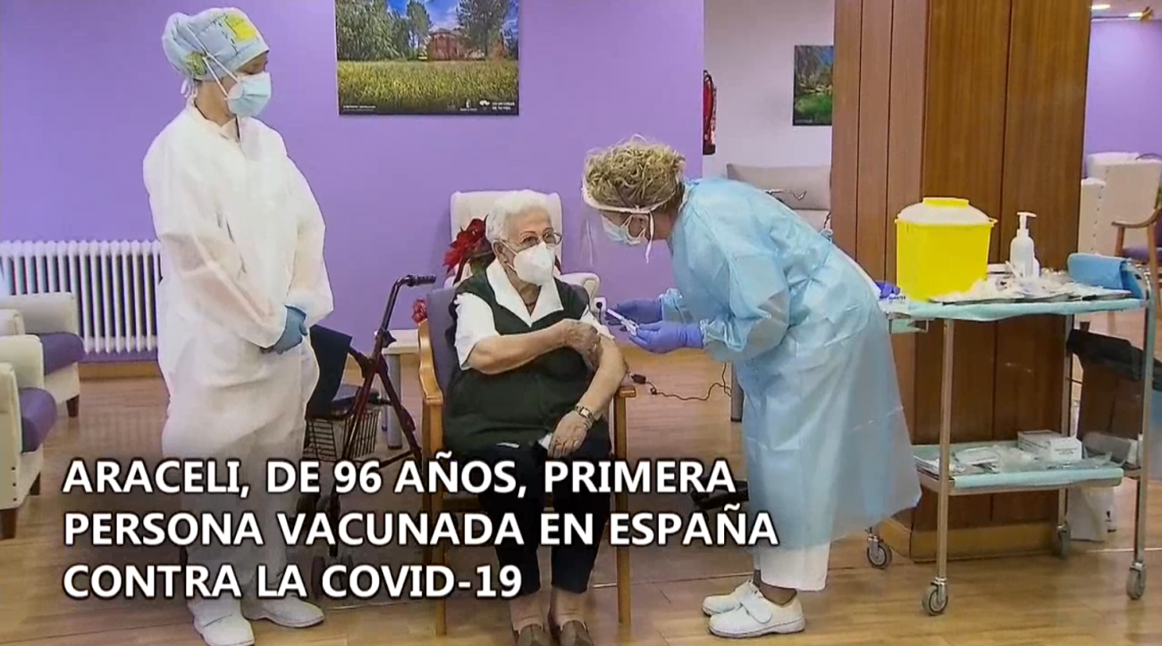 Araceli, de 96 años, primera persona vacunada en España contra la covid-19