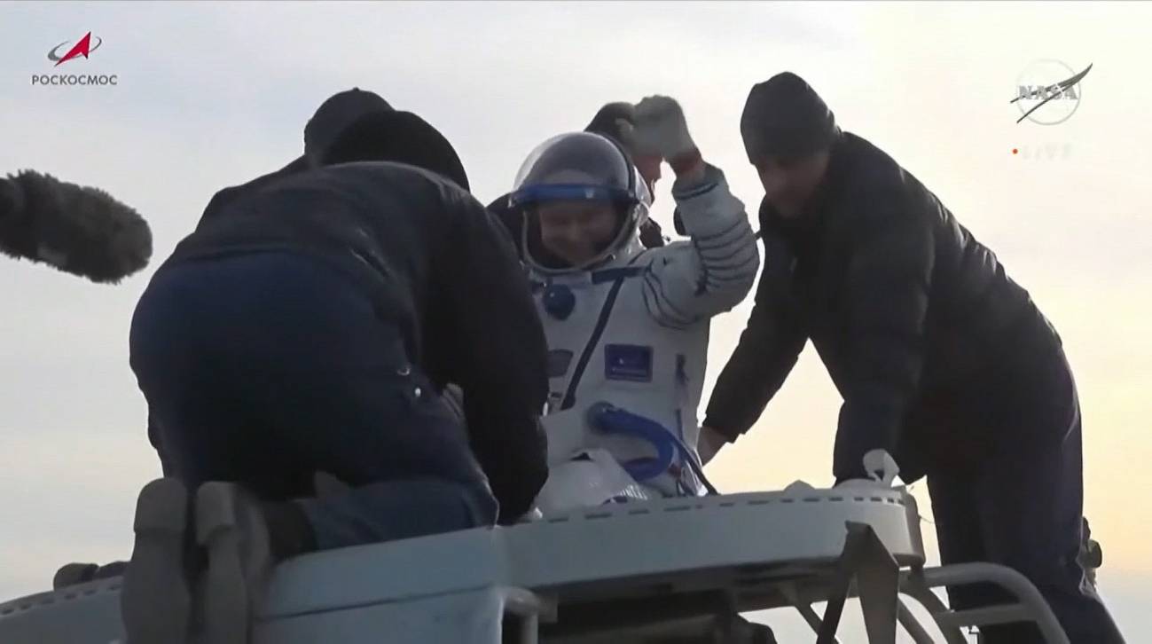 Aterriza con éxito la nave Soyuz MS-21 con tres cosmonautas