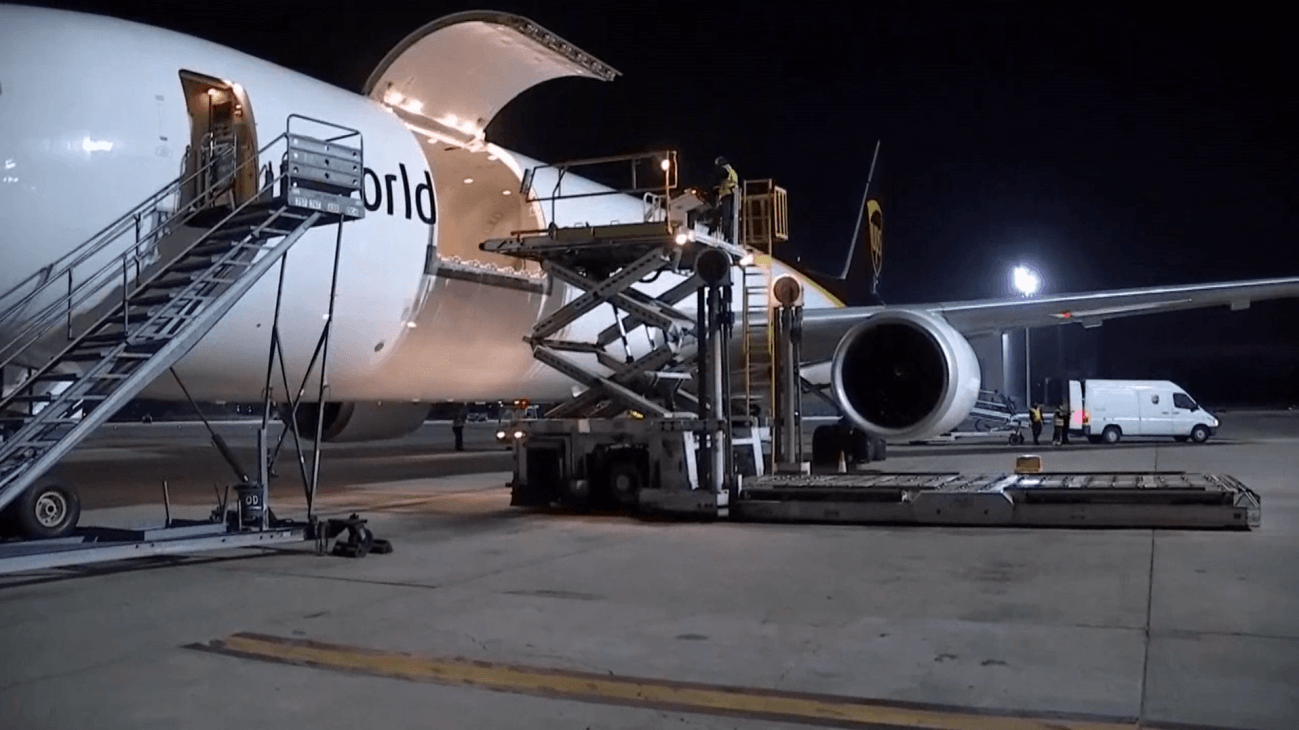 Llegan más de 350.000 vacunas covid a cinco aeropuertos españoles
