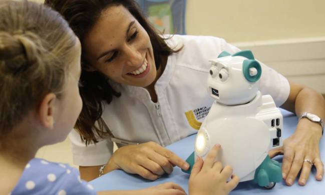 ROBOTS SOCIALES PARA TRATAR EL AUTISMO