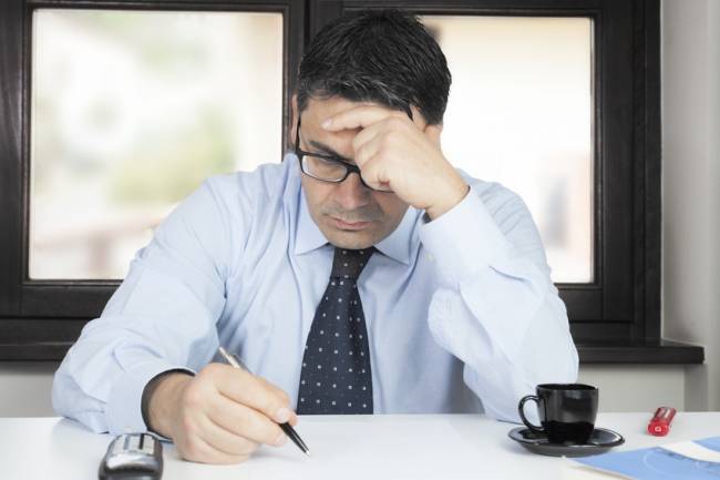Dos razones hacen que la gente vaya al trabajo aunque esté enferma