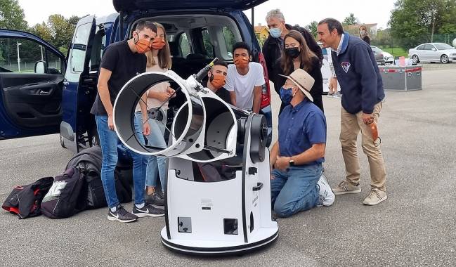 22 telescopios de la NASA siguen a un asteroide desde España