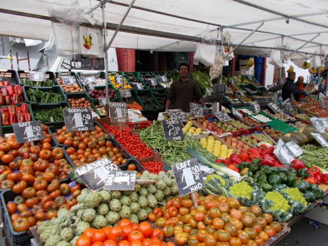 A más tiendas tradicionales y mercados municipales, ciudades más saludables