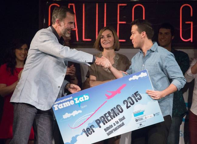 Álvaro Morales gana la tercera edición de Famelab