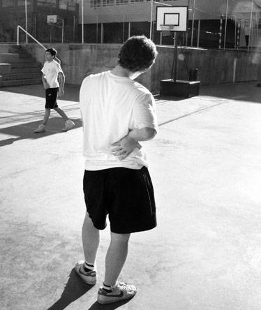 Casi la mitad de los adolescentes sufre dolor lumbar