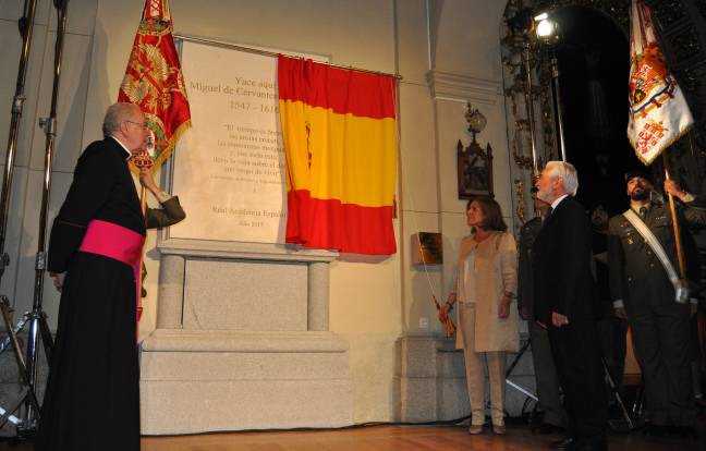 Cervantes asciende de la cripta a su nuevo monumento funerario