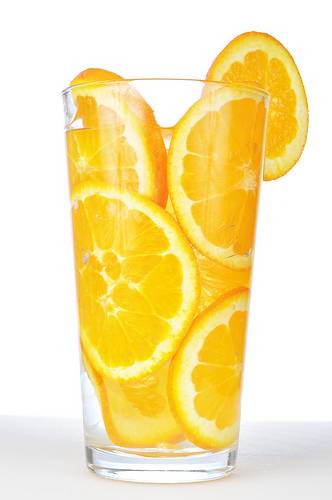 Científicos buscan personas con sobrepeso para evaluar una nueva bebida de naranja