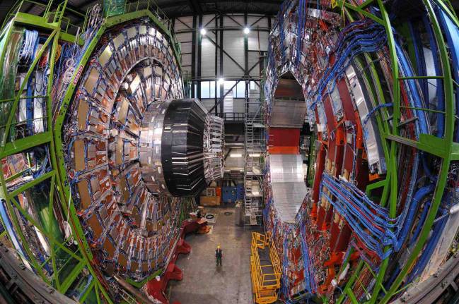 Científicos españoles analizan las posibilidades del LHC en 2015