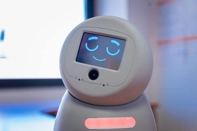 Crean un robot con inteligencia emocional para terapias de niños con autismo