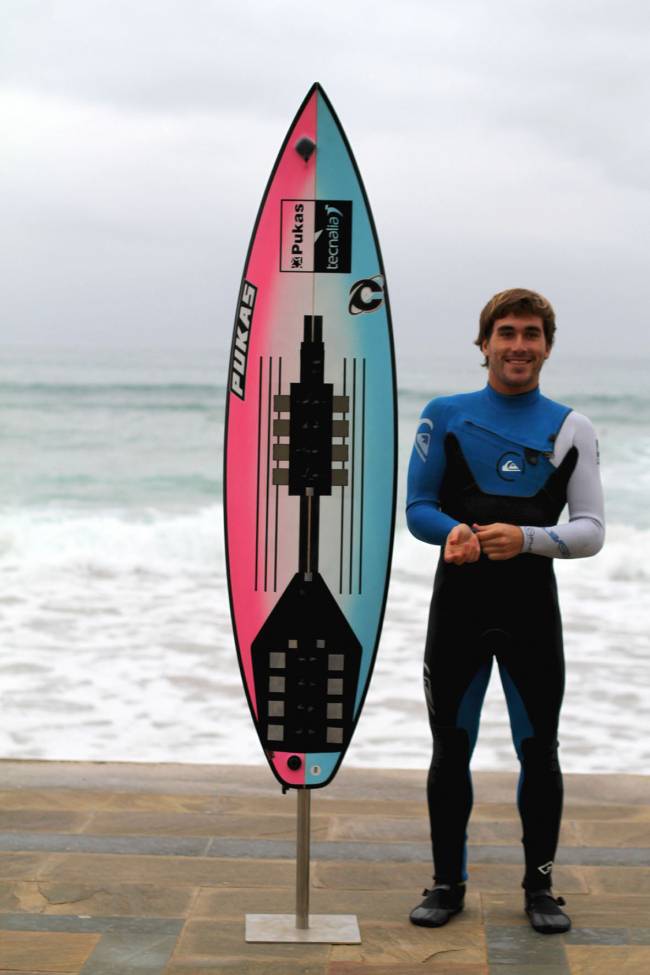 Desarrollan la primera tabla de surf del mundo con tecnología integrada