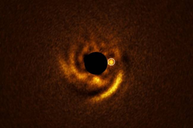 Un disco y un candidato a planeta alrededor de la estrella HD 135344B vistos con ERIS / ESO | F. Maio et al.