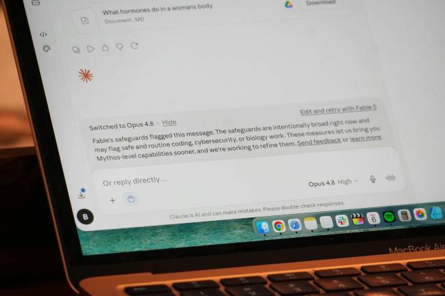 Distracción, ‘marketing’ y cero responsabilidades: expertos analizan los verdaderos riesgos tras el pánico por la IA