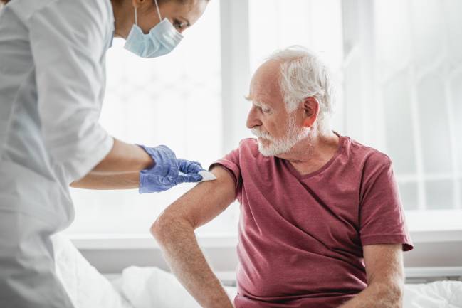 El 70 % de los encuestados en España se vacunaría contra el coronavirus