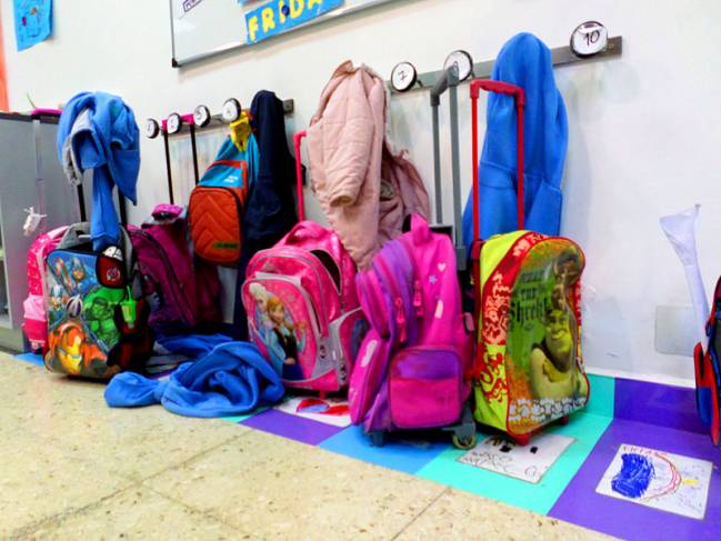 El carrito escolar es mejor para la espalda de los niños que las mochilas