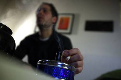 El hábito de fumar se transmite de madre a hija y de padre a hijo