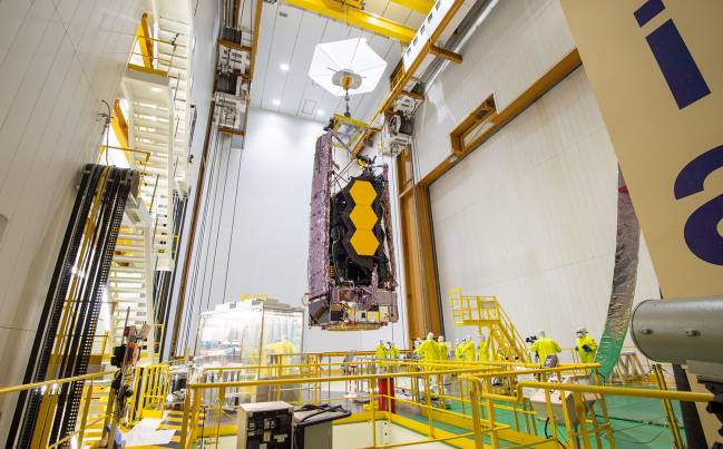 El lanzamiento del telescopio James Webb se retrasa por un problema de comunicación